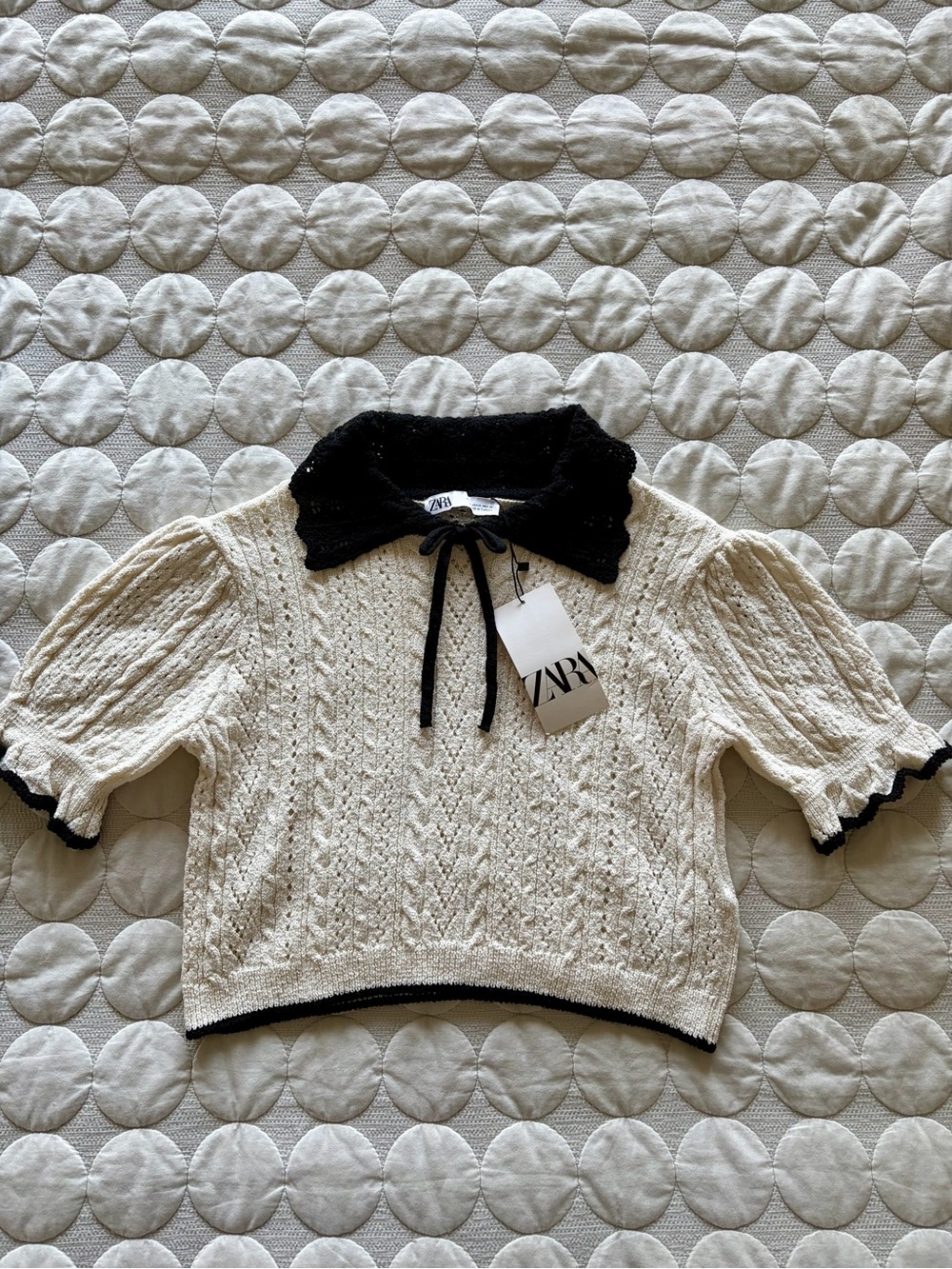 NWT ZARA Knit Ivory/Cream Top w/ Black Collar & Bow, Cropped Length, Size M